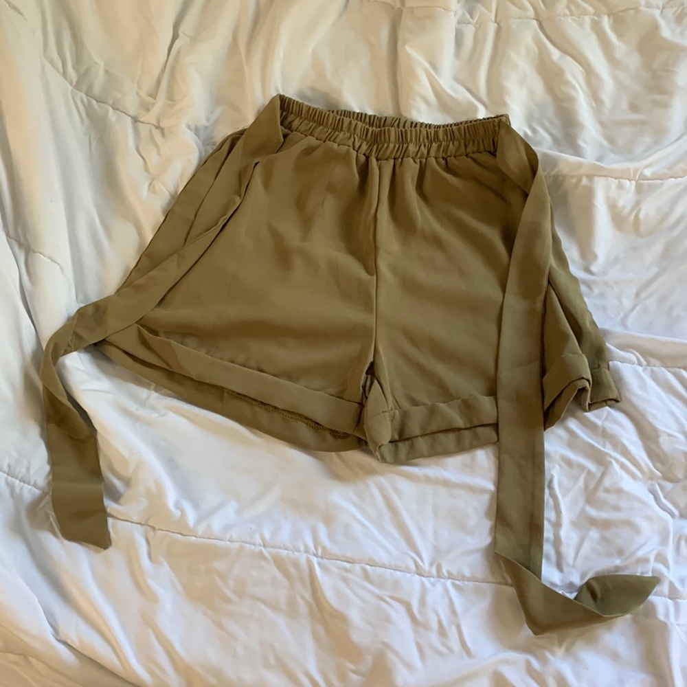 SHEIN Belted Wide Leg Shorts